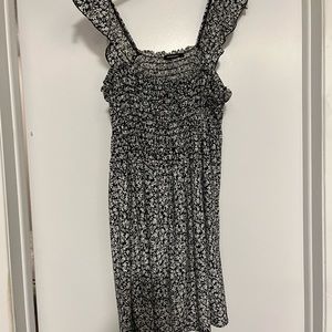 Pennington’s black and white floral sleeveless top, size 2X